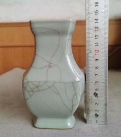 天青釉方瓶