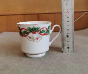 漂亮茶杯一只