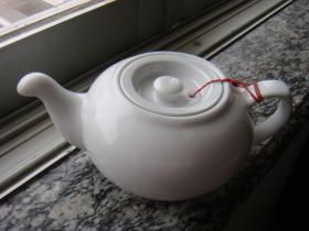 民国德化猫爪玉白瓷茶壶