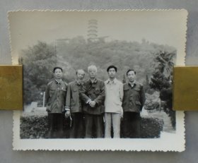 文金扬(1915.7—1983.7) 。江苏淮安人。擅长技法理论、油画。中央美术学院教授。  文金扬藏老照片一组    大小不一  赠送信封一个    45—D层