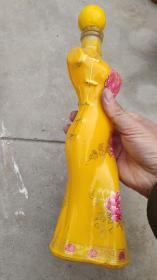 酒瓶收藏；美女酒瓶旗袍模特酒瓶黄色高34厘米