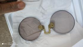 装饰类；老银镜古董眼镜一个无镜架直径5厘米厚05厘米茶色