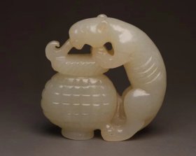 和田玉瑞兽，尺寸4.5X4.5X1.3厘米，47克