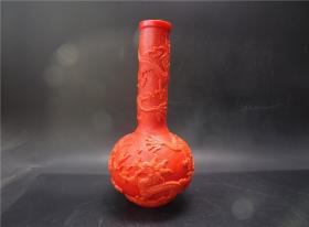 清代珊瑚红琉璃瓶高浮雕