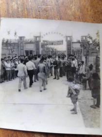 地方国营清江棉纺织厂欢迎迎无锡常州南京盐城徐州支援安装全体同志（第一张上面有厂名标语）
这个厂1958年兴建