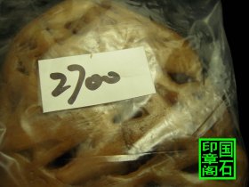 【T2700】一块黄蜡石系列的黄丝玉，打灯透，玉般温润剔透，送底座，看图、、13×11×6{玉石的尺寸}----送底座、、、、、、、巴林石昌化石印章石青田石寿山石龙蛋蓝星姓名章四川绿