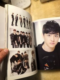EXO 中韩90后超人气新星组合精美写真集 张艺兴等成员写真画册 精装本有护封 无光盘和海报