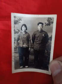 【罕见】革命夫妻--戴毛 像章(8CM*6CM)