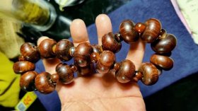 196号海南黄花梨老算盘珠手串18棵/2.5Cm。品相如图纹里清晰油性大荧光强香味正。