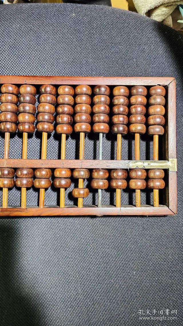 375号15档大开门海南黄花梨老算盘37/17/2.8Cm。品相如图包老包真原汁原味纹理清晰漂亮油性大荧光强香味