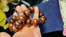 196号海南黄花梨老算盘珠手串18棵/2.5Cm。品相如图纹里清晰油性大荧光强香味正。