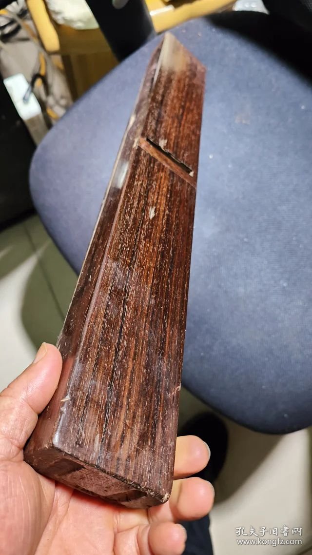 566号海南油梨老创床51/7/4Cm。品相如图包老包真纹里清晰油性大荧光强香味正，