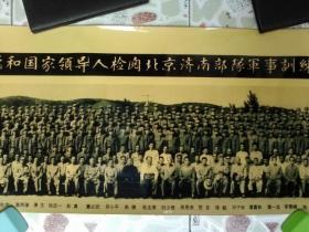 老照片  毛主席刘主席等党和国家领导人检阅北京济南部队军事训练时和受阅官兵合影  1964年6月15日
