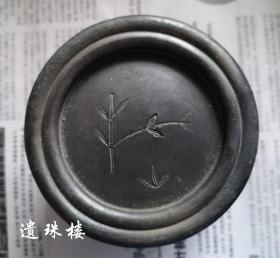 邵广泰款蛐蛐罐（直径和高都是9厘米，壁厚1厘米）