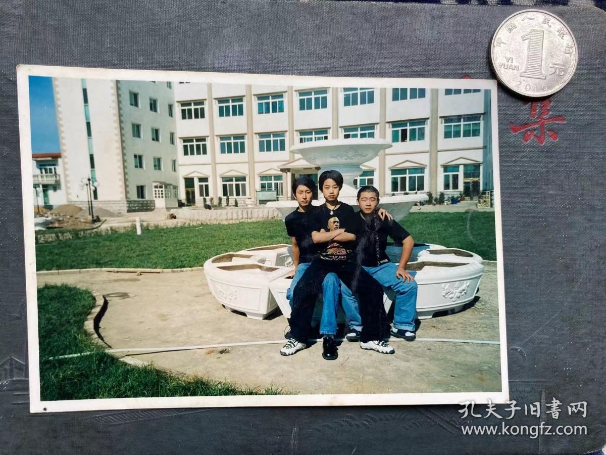 沈阳民族艺术学校 校园留影 彩色老照片非黑白老照片 老照片满百包邮只发快递 本店更有70-90年代老年画 欢迎选购