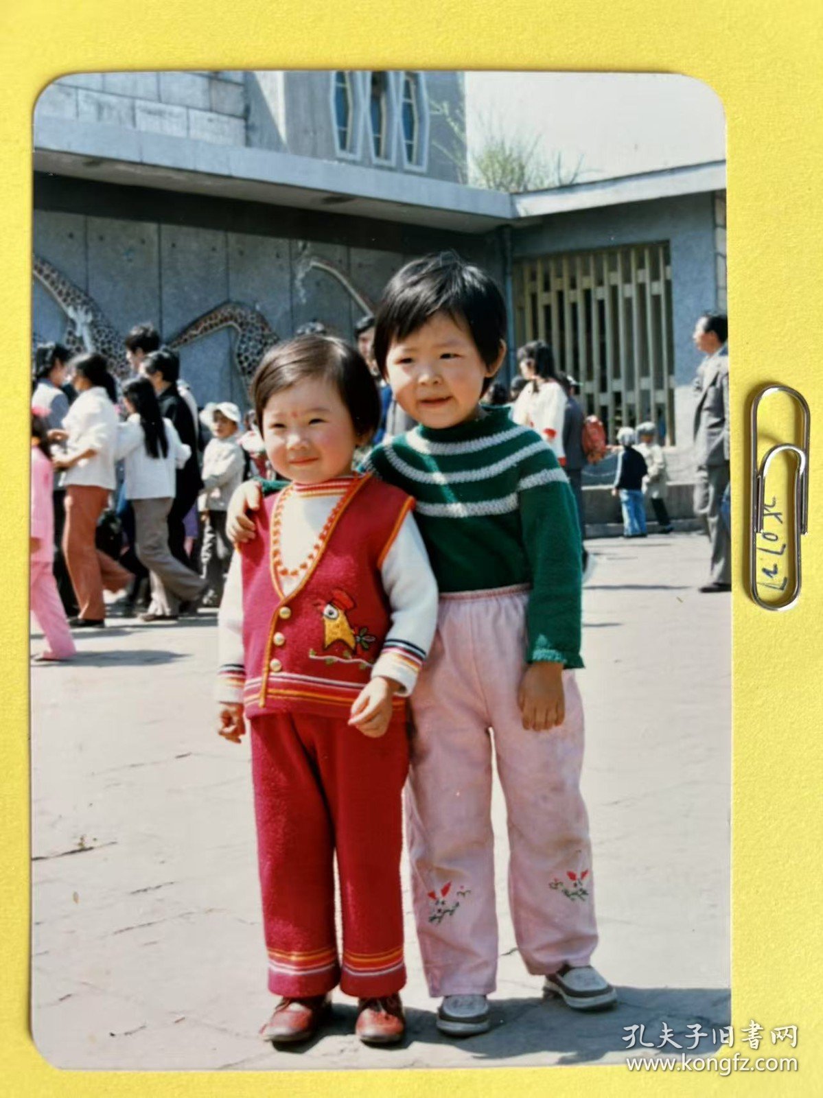 春日阳光下 多单合并运费满百包邮只发快递 彩色老照片非黑白老照片 全网同售 不定期下架 加购请及时付款 欢迎选购 250727PSD