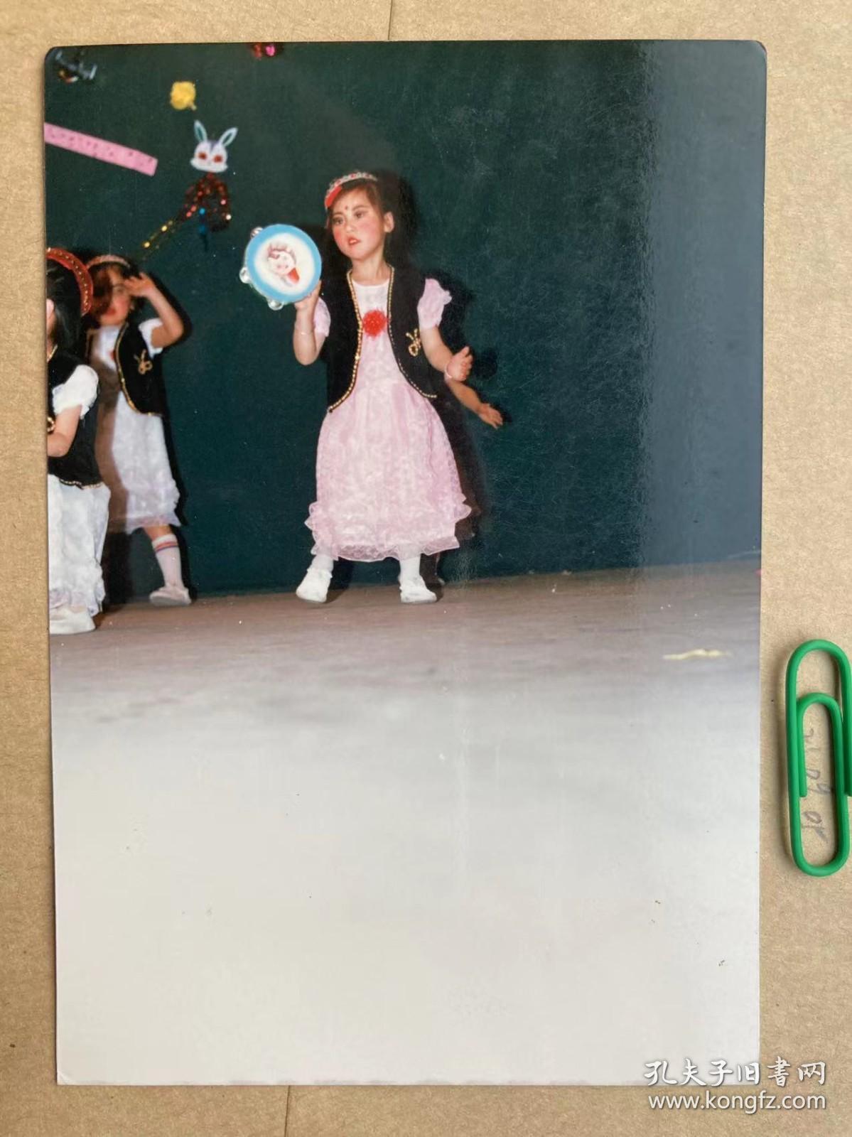 六一少儿舞蹈 多单可合并运费满百包邮只发快递 彩色老照片非黑白老照片 全网同售 不定期下架 加购请及时付款 本店更有70-90年代老年画 欢迎选购  230905PSD