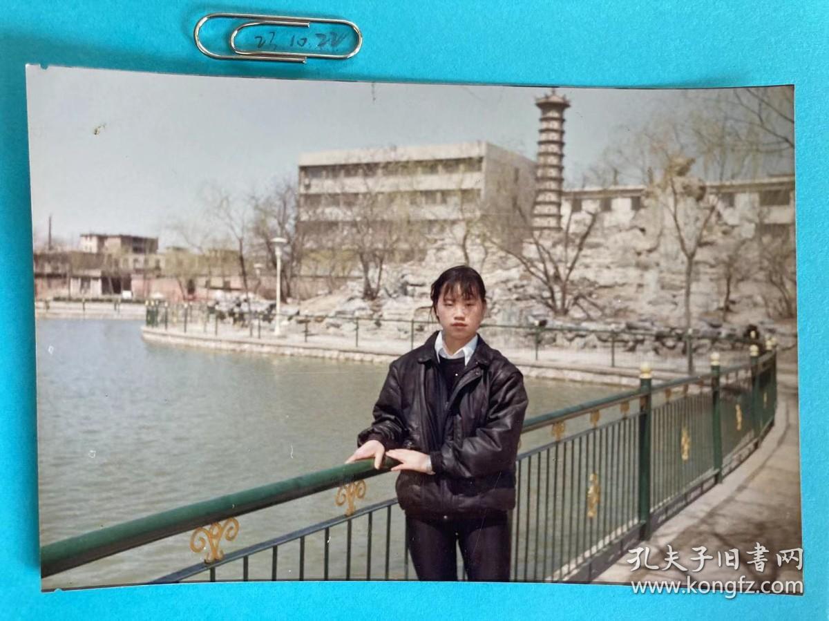 春江河畔 多单可合并运费满百包邮只发快递 彩色老照片非黑白老照片 全网同售 不定期下架 加购请及时付款 本店更有70-90年代老年画 欢迎选购  231022PSD