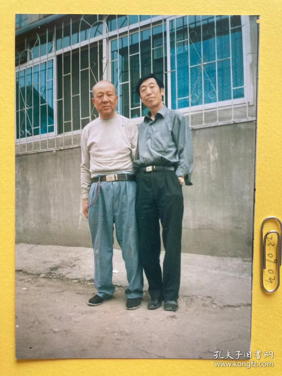 窗前留影 多单合并运费满百包邮只发快递 彩色老照片非黑白老照片 全网同售 不定期下架 加购请及时付款 本店更有70-90年代老年画 欢迎选购 230903PSD