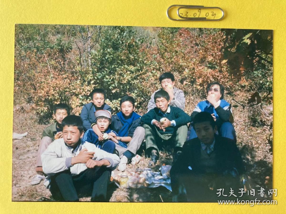 山林里 多单合并运费满百包邮只发快递 彩色老照片非黑白老照片 全网同售 不定期下架 加购请及时付款 本店更有70-90年代老年画 欢迎选购 230903PSD