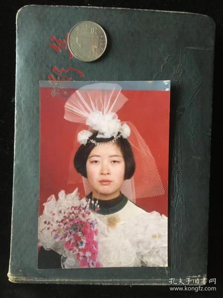 女士半身照 头纱 彩色老照片非黑白老照片 老照片满百包邮只发快递 本店更有70-90年代老年画 欢迎选购