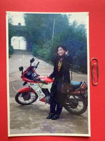 女摩托车手 多单可合并运费满百包邮只发快递 彩色老照片非黑白老照片 全网同售 不定期下架 加购请及时付款 欢迎选购  240224PSD