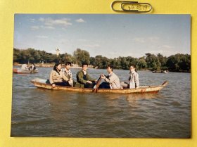 秋日游船 多单合并运费满百包邮只发快递 彩色老照片非黑白老照片 全网同售 不定期下架 加购请及时付款 欢迎选购 240520PSD