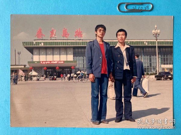 秦皇岛站 多单可合并运费满百包邮只发快递 彩色老照片非黑白老照片 全网同售 不定期下架 加购请及时付款 本店更有70-90年代老年画 欢迎选购  231029PSD