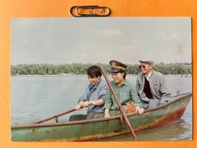 惠风和畅春意盎然 多单合并运费满百包邮只发快递 彩色老照片非黑白老照片 全网同售 不定期下架 加购请及时付款 欢迎选购 251109PSD