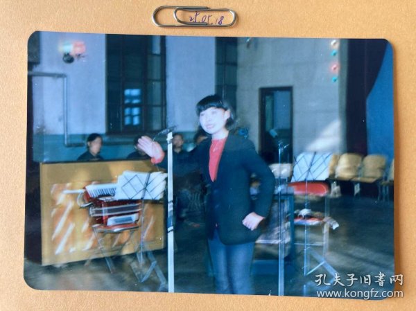 演唱 多单合并运费满百包邮只发快递 彩色老照片非黑白老照片 全网同售 不定期下架 加购请及时付款 欢迎选购 250518PSD