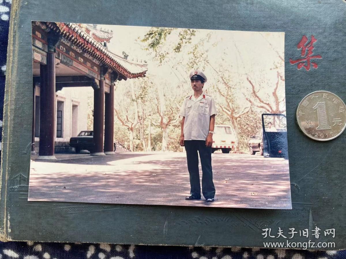 白色制服 彩色老照片非黑白老照片 老照片满百包邮只发快递 本店更有70-90年代老年画 欢迎选购