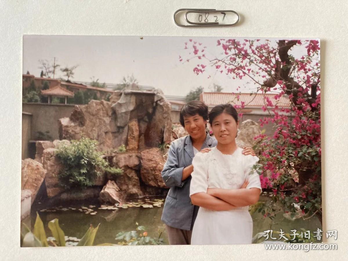 山石花树 多单合并运费满百包邮只发快递 彩色老照片非黑白老照片 全网同售 不定期下架 加购请及时付款 本店更有70-90年代老年画 欢迎选购 230827PSD