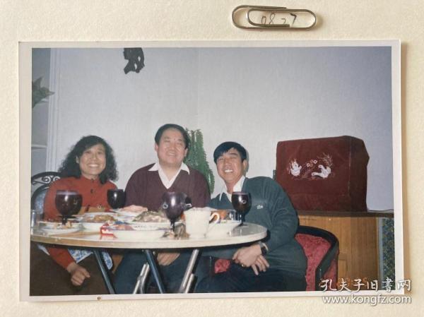 大酒杯 多单合并运费满百包邮只发快递 彩色老照片非黑白老照片 全网同售 不定期下架 加购请及时付款 本店更有70-90年代老年画 欢迎选购 230827PSD