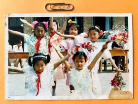 花朵 多单合并运费满百包邮只发快递 彩色老照片非黑白老照片 全网同售 不定期下架 加购请及时付款 欢迎选购 251109PSD