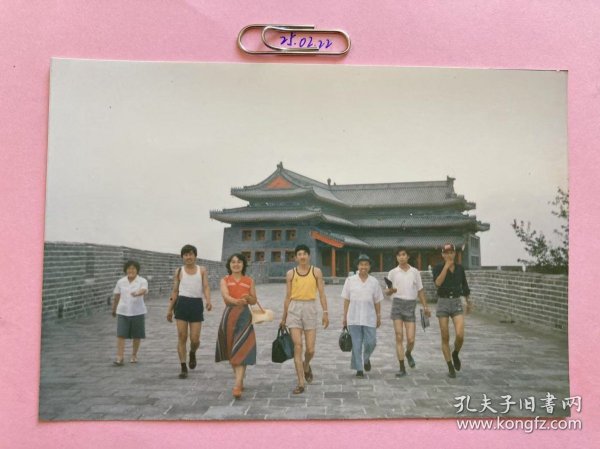 走来 多单合并运费满百包邮只发快递 彩色老照片非黑白老照片 全网同售 不定期下架 加购请及时付款 欢迎选购 250222PSD
