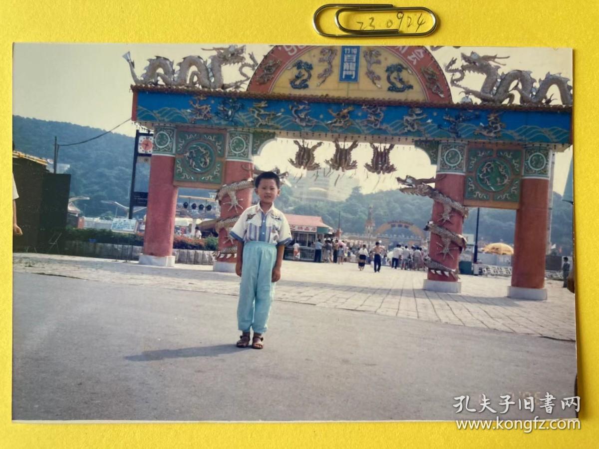 龙门下的小朋友 多单可合并运费满百包邮只发快递 彩色老照片非黑白老照片 全网同售 不定期下架 加购请及时付款 本店更有70-90年代老年画 欢迎选购  230924PSD