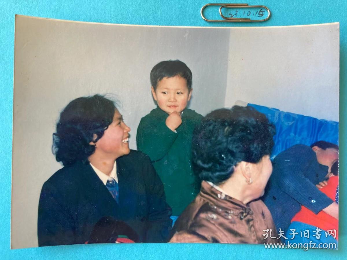 天伦之乐 多单合并运费满百包邮只发快递 彩色老照片非黑白老照片 全网同售 不定期下架 加购请及时付款 本店更有70-90年代老年画 欢迎选购 231015PSD