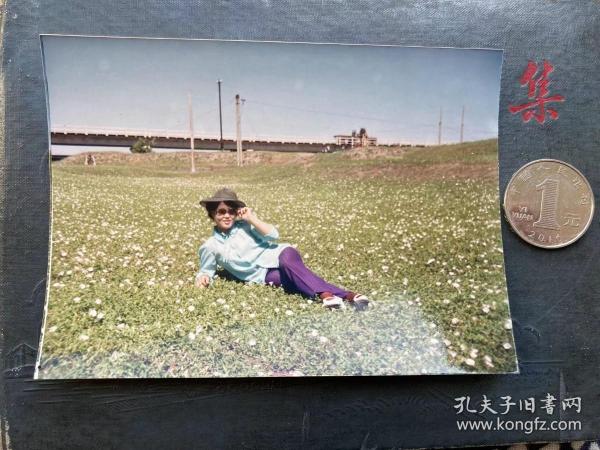 春天花草香  八九十年代彩色老照片非黑白老照片 老照片满百包邮只发快递