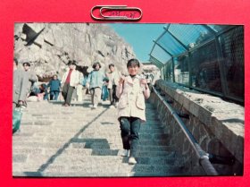 拾级而下 多单合并运费满百包邮只发快递 彩色老照片非黑白老照片 全网同售 不定期下架 加购请及时付款 欢迎选购 251025PSD