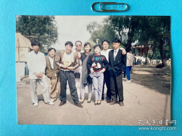 青年人 多单合并运费满百包邮只发快递 彩色老照片非黑白老照片 全网同售 不定期下架 加购请及时付款 欢迎选购 240413PSD