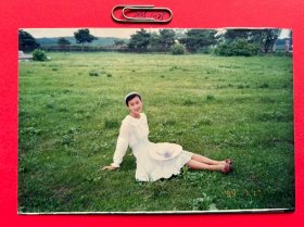 茵茵草地 多单合并运费满百包邮只发快递 彩色老照片非黑白老照片 全网同售 不定期下架 加购请及时付款 欢迎选购 251025PSD