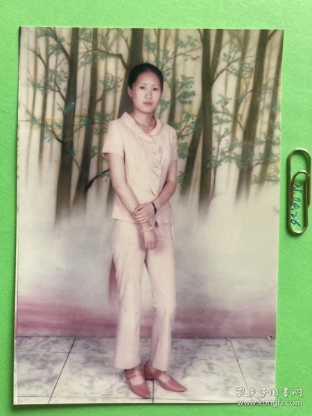 梦幻树丛布景照 多单合并运费满百包邮只发快递 彩色老照片非黑白老照片 全网同售 不定期下架 加购请及时付款 欢迎选购 250426PSD