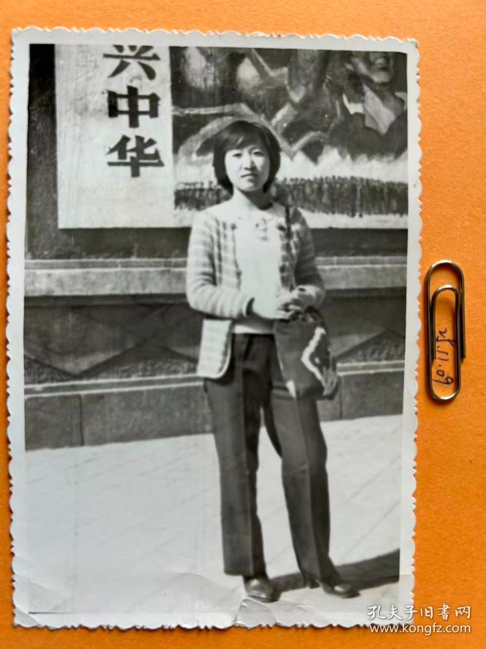 壁画前 多单合并运费满百包邮只发快递 彩色老照片黑白老照片 全网同售 不定期下架 加购请及时付款 欢迎选购 251109PSD