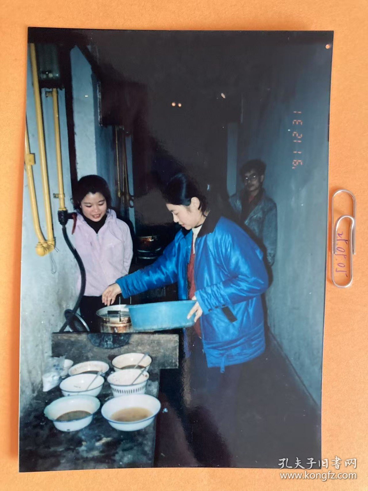 灶前 多单合并运费满百包邮只发快递 彩色老照片非黑白老照片 全网同售 不定期下架 加购请及时付款 欢迎选购 250505PSD