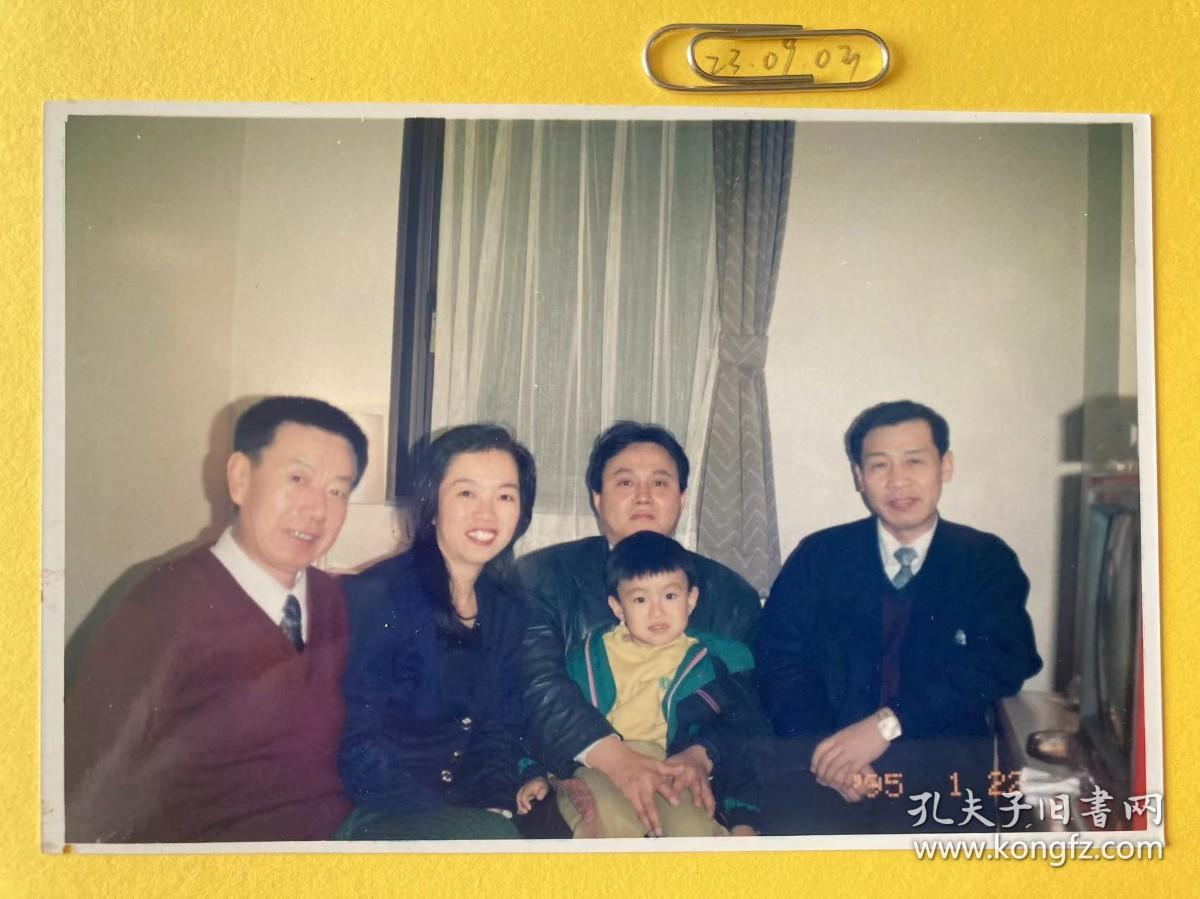 合影 多单合并运费满百包邮只发快递 彩色老照片非黑白老照片 全网络同售 不定期下架 加购请及时付款 本店更有70-90年代老年画 欢迎选购 230903PSD