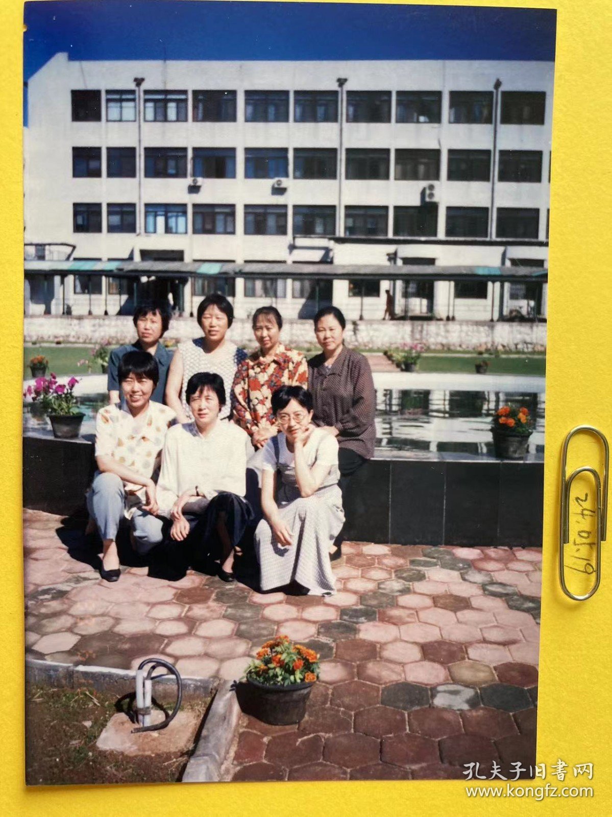 整洁的环境 多单合并运费满百包邮只发快递 彩色老照片非黑白老照片 全网同售 不定期下架 加购请及时付款 欢迎选购 240520PSD