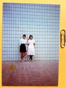 墙靠合影 多单合并运费满百包邮只发快递 彩色老照片非黑白老照片 全网同售 不定期下架 加购请及时付款 欢迎选购 251109PSD