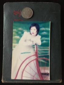 女士写真 自行车道具 彩色老照片非黑白老照片 老照片满百包邮只发快递 本店更有70-90年代老年画 欢迎选购