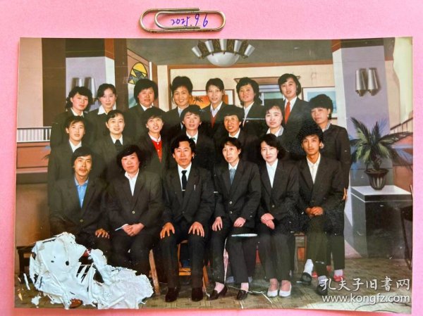 照相馆集体照 多单合并运费满百包邮只发快递 彩色老照片非黑白老照片 全网同售 不定期下架 加购请及时付款 欢迎选购 250906PSD