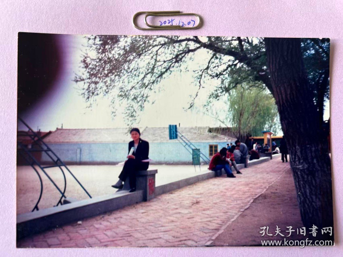 课余 多单合并运费满百包邮只发快递 彩色老照片非黑白老照片 全网同售 不定期下架 加购请及时付款 欢迎选购 251207PSD